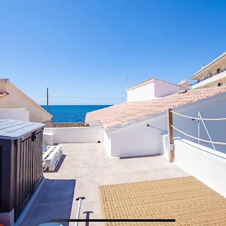 Villa House With Beautiful Sea Views Front Line