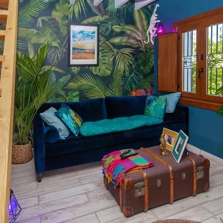House With Beautiful Sea Views Front Line *